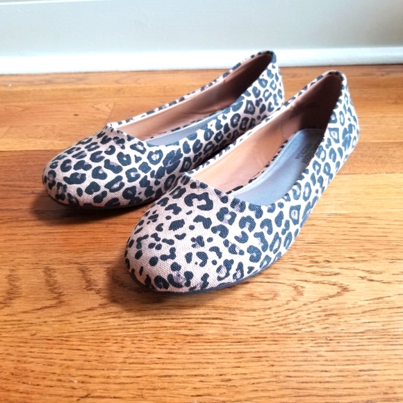Dominique Nicole Animal Print Ballet Flats - Picture 1 of 6